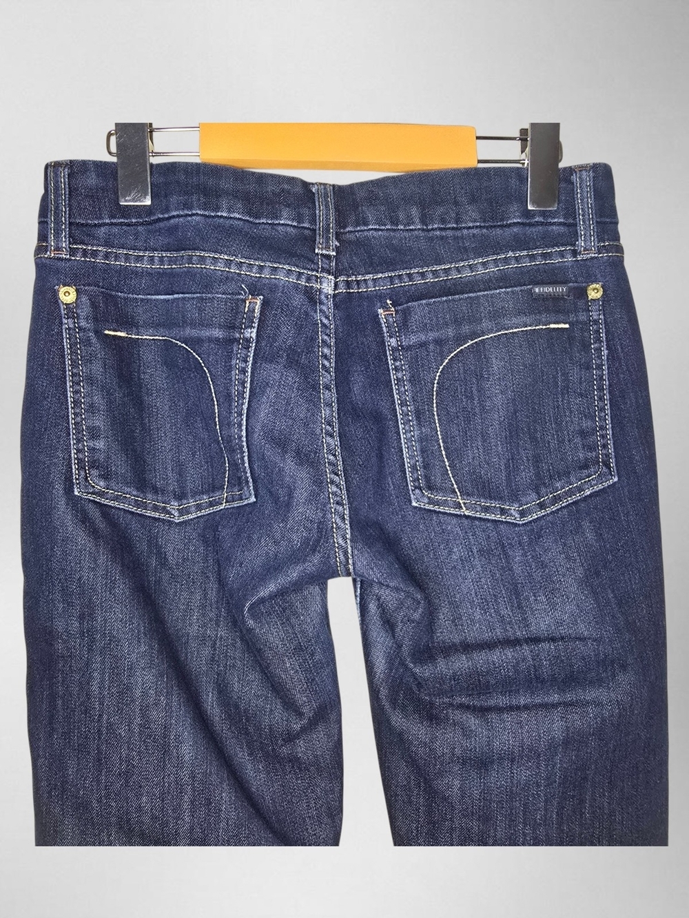 FIDELITY Low Rise Straight Leg - 28 - Picture 5 of 11